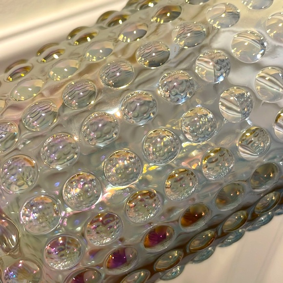 Iridescent glass pedestal vase 🤩 - Picture 3 of 9